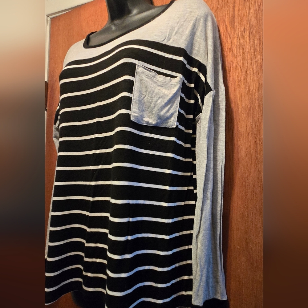Zenana Outfitters Black & Grat Striped Long Sleeve Tee SzM NWT - Picture 3 of 7